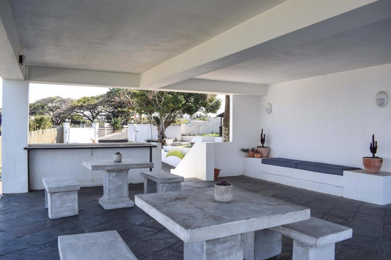 Santorini Guesthouse Amanzimtoti Extérieur photo