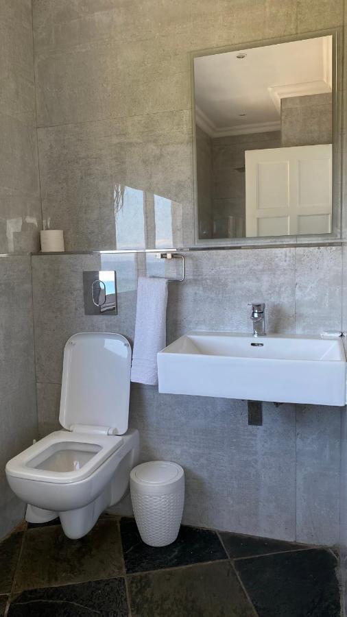 Santorini Guesthouse Amanzimtoti Extérieur photo