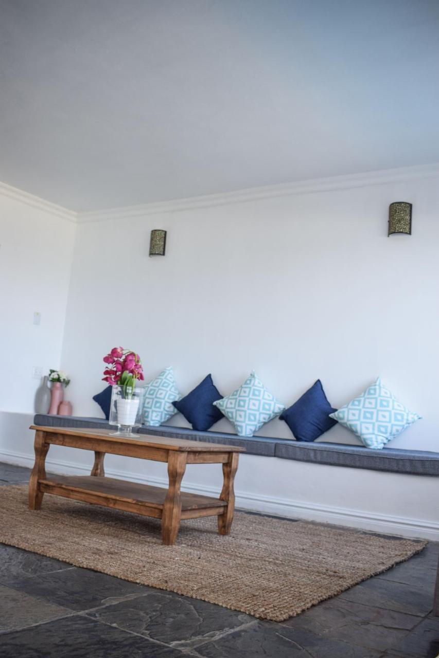 Santorini Guesthouse Amanzimtoti Extérieur photo