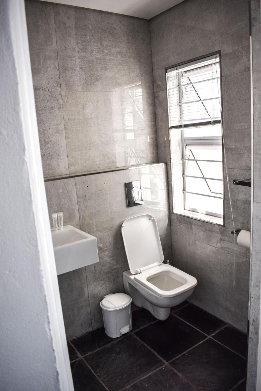 Santorini Guesthouse Amanzimtoti Extérieur photo