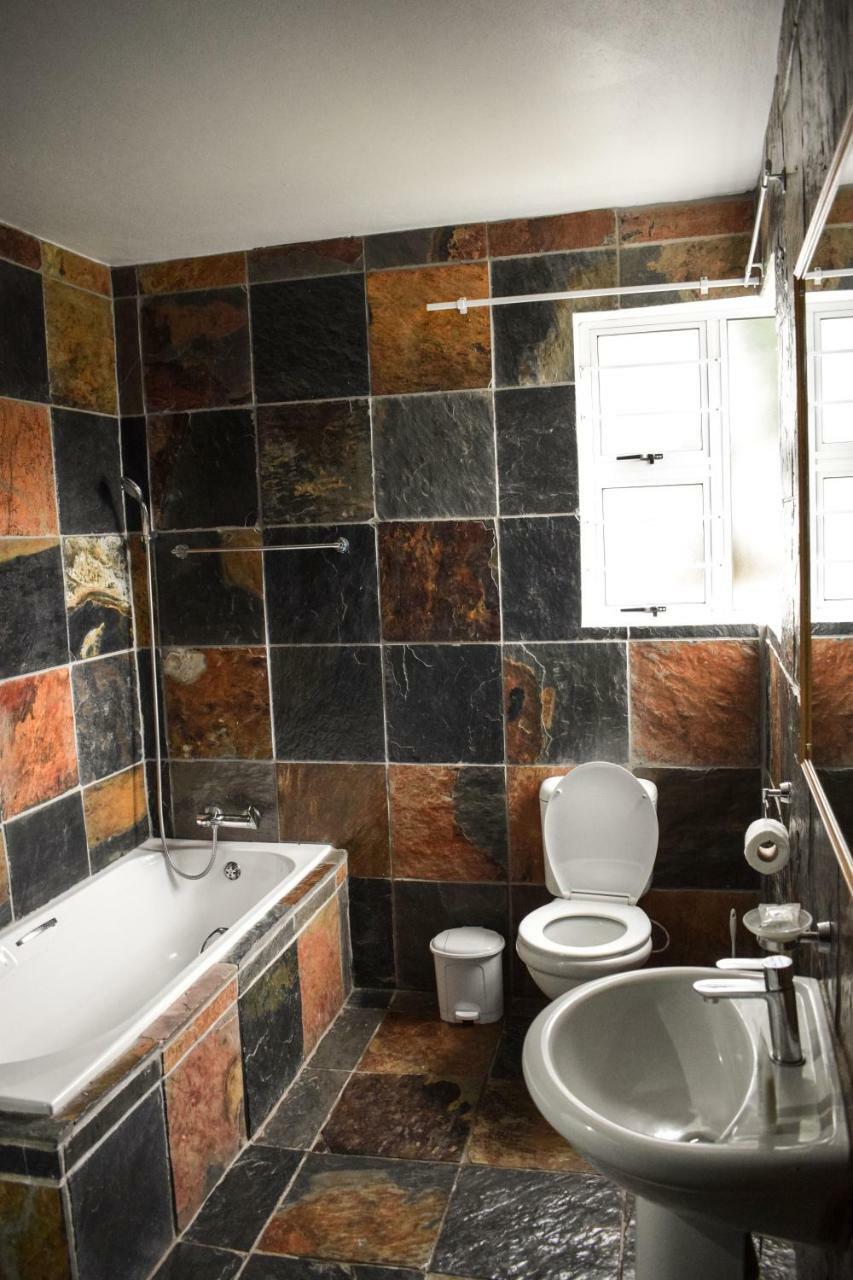 Santorini Guesthouse Amanzimtoti Extérieur photo