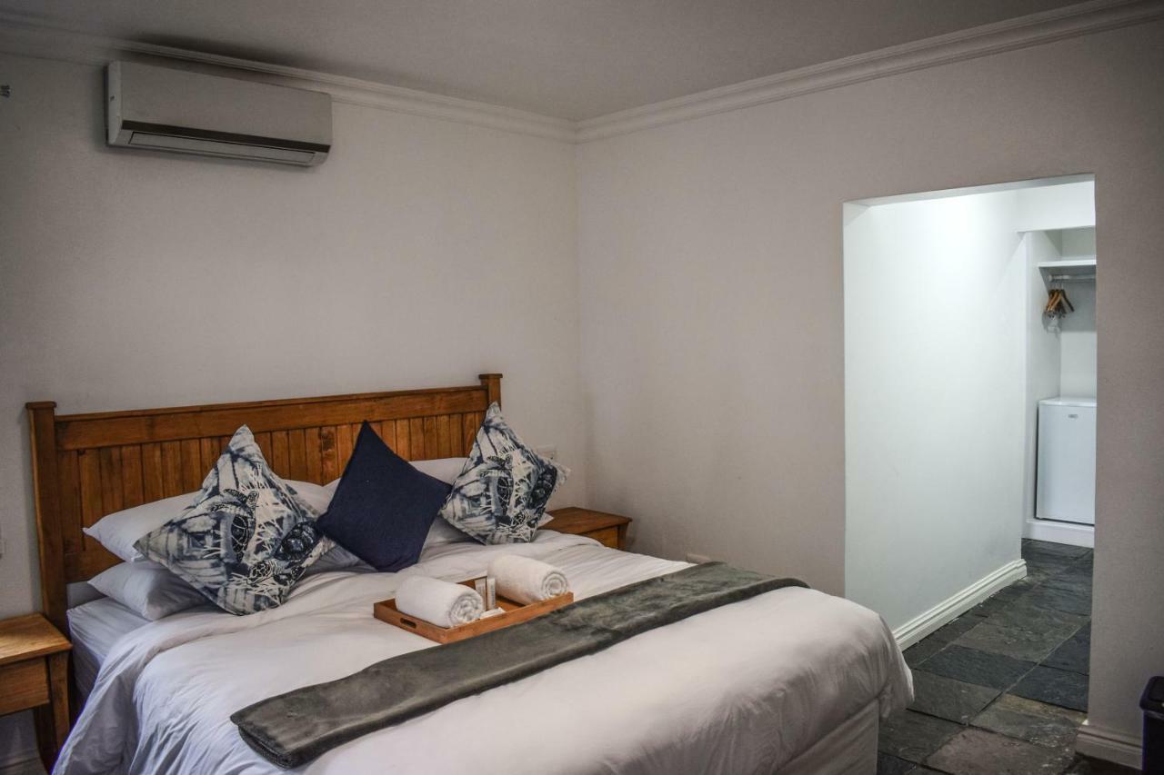 Santorini Guesthouse Amanzimtoti Extérieur photo