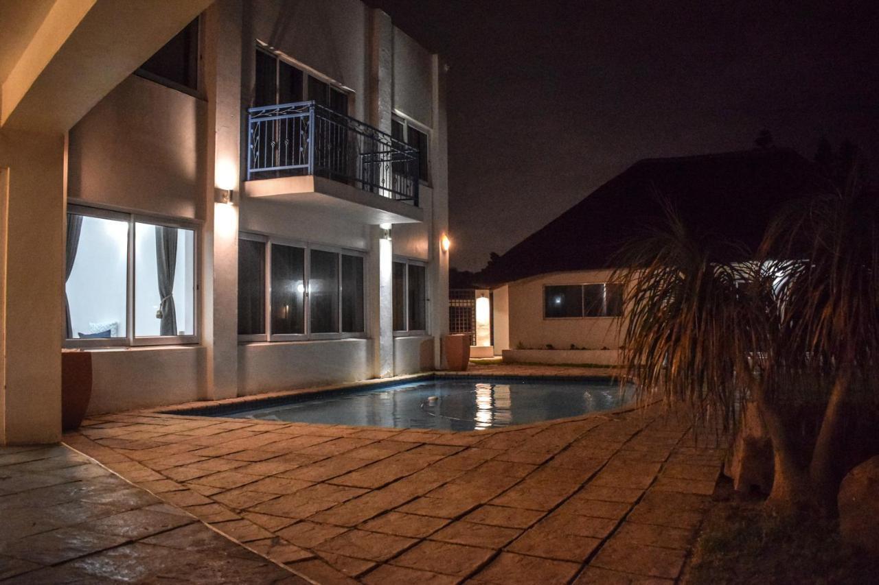 Santorini Guesthouse Amanzimtoti Extérieur photo
